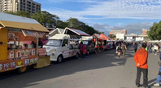 大甲城公益募款音乐园游会，现场将出动17台各具特色胖卡餐车，同为管乐团募款出力。(主办单位提供)
