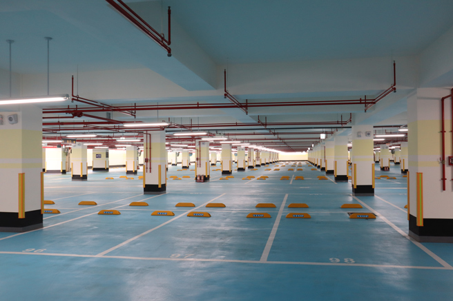 停车芭比Q了！没选好直接卡门　十大网友买车位「最在意」排行榜。(摄影/邱立雅)