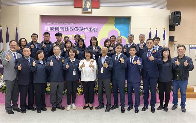 嘉义市长黄敏惠期勉新市府团队跨局处合作。（廖素慧摄）