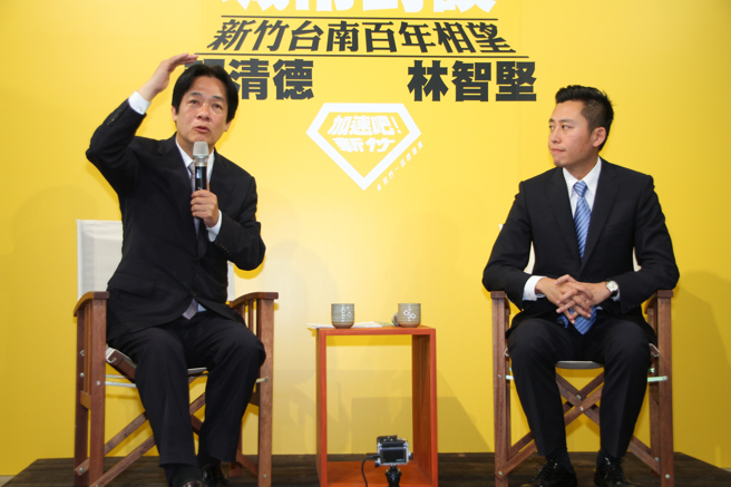 民进党主席赖清德(左)出手整顿学伦，右为爆发论文抄袭的前新竹市长林智坚。(资料照,徐养龄摄)