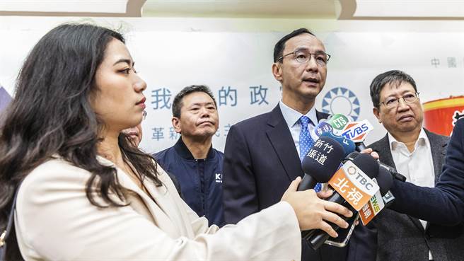 国民党主席朱立伦针对总统党内初选及他个人是否参选总统问题表示，国民党坚持选对的人。（罗浚滨摄）