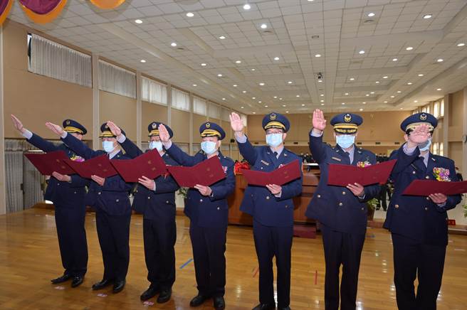 彰化县8各分局长新调任、宣誓。（彰化县警察局提供／吴敏菁彰化传真）