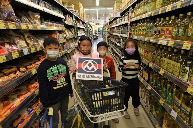 闯关活动让学童了解均衡饮食与食用蔬果的重要性。（全联提供）