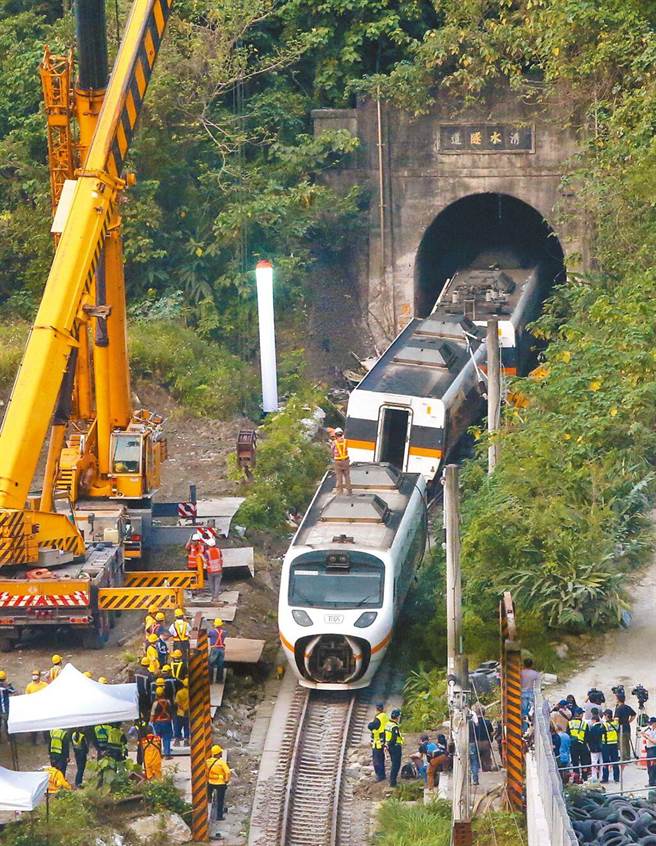 太鲁阁号列车2021年4月2日发生出轨事故，造成49人死亡惨剧（本报资料照片）