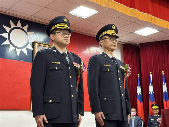 台东县警察局9日下午举行新任主任秘书、督察长及大武、成功、台东分局卸、新任分局长联合交接布达暨授阶典礼。（蔡旻妤摄）