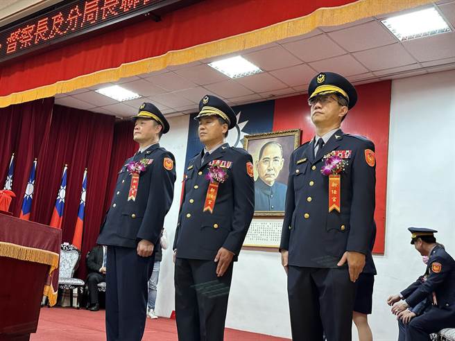 台东县警察局9日下午举行新任主任秘书、督察长及大武、成功、台东分局卸、新任分局长联合交接布达暨授阶典礼。（蔡旻妤摄）