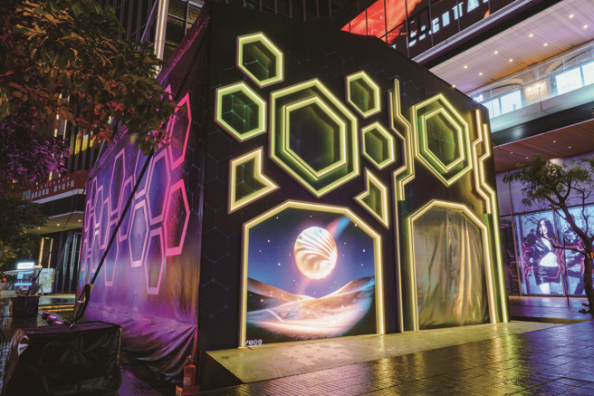 「重新启动」透过光影变化及影像技术，带给民眾超越现实的视听体验。（图／台北市政府）