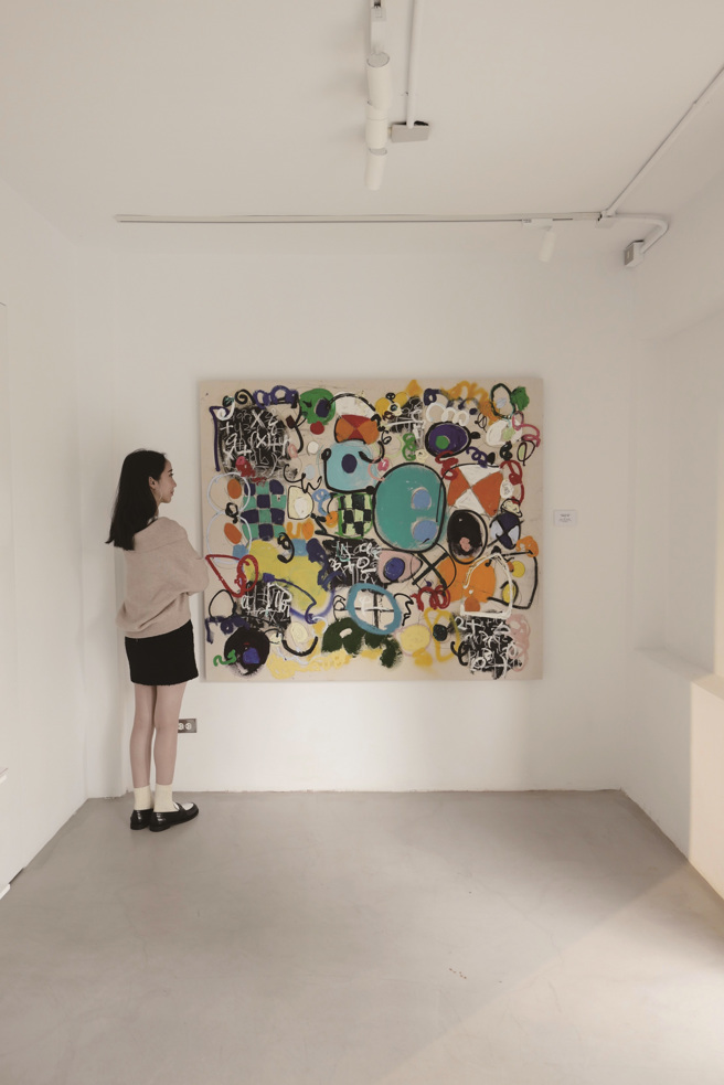 「Contemporary by U」於燈會期中正展出西班牙藝術家Taher Jaoui的作品。（圖／Contemporary by U）