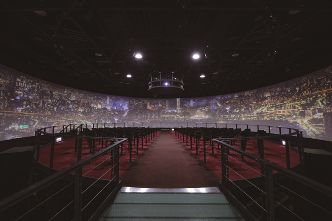 「台北探索館」的發現劇場有壯觀的大銀幕，讓觀眾體會台北市的多元與多彩。（圖／台北市觀光傳播局）
