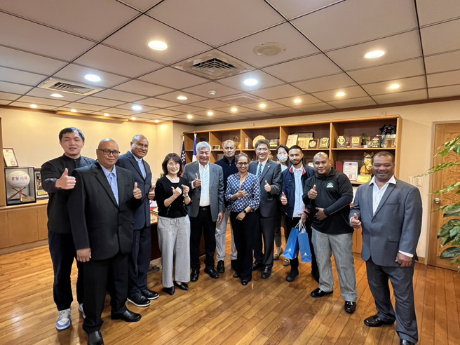 帛琉观光局与田径总会一行人今日下午拜会中华田协，预计3月签订交流协议。(中华田协提供)