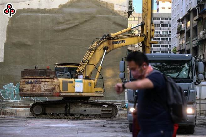 劳动部因而订定指导原则，要求若约定工资给付日超过工资计算周期届满15天，地方主管机关应立即辅导事业单位调整。（报系资料照）