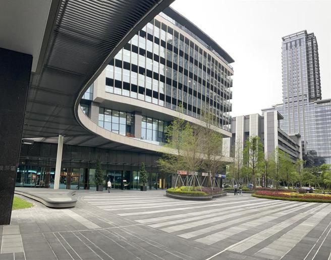 爱山林持有的大直顶级豪办「台北时代广场」办公室，转列为投资性不动产。（图∕蔡惠芳）