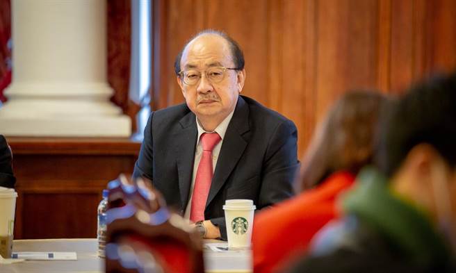 民进党立院党团总召柯建铭9日受访表示，民进党团主张2月17日开议，力拚当日完成《疫后强化经济与社会韧性及全民共享经济成果特别条例》草案三读程序。（摘自柯建铭粉丝专页）