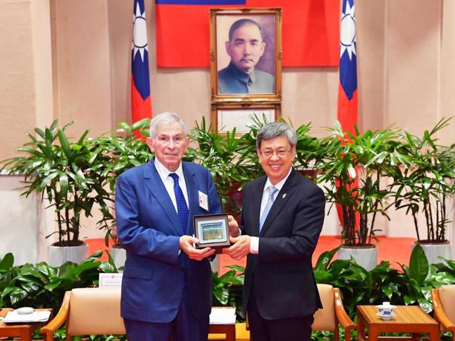 （行政院长陈建仁9日接见「美台商业协会」（USTBC）访问团。图／行政院提供）