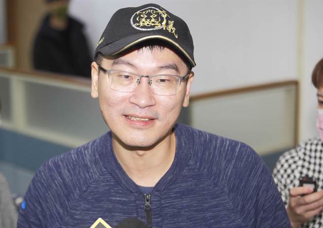 民进党北市议员落选人梁文杰接任陆委会副主委后，昔日喊共机扰台就停办双城双城，今大转弯称角色不同，要顾虑两岸交流。(资料照／张铠乙摄)