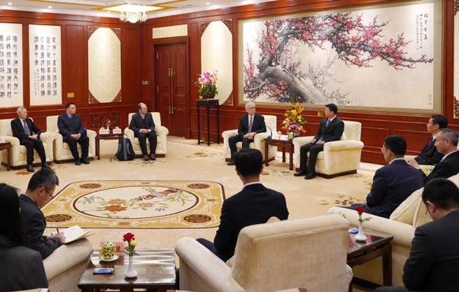 大陆国台办主任宋涛今会见夏立言。（中新社/香港中通社）