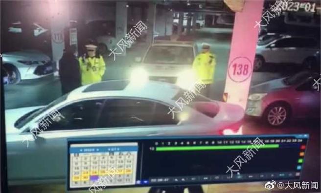 男子认为警察是钓鱼执法。（图／翻摄自微博）