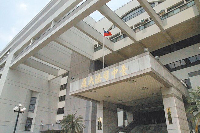 吴女不满老母要钱还碎碎念，怒持菜刀弒母，冷血录影，被判刑8年。（资料照片）