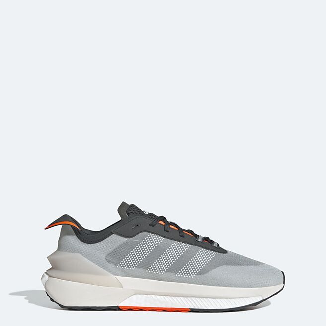 1.adidas AVRYN跑鞋，4590元。（adidas提供）