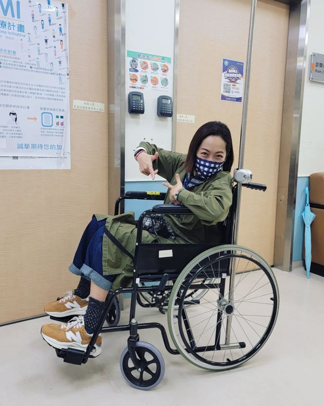 林如琦挂急诊时，由老公史丹利负责照料。(图/林如琦 FB)