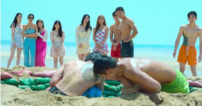《单身即地狱2》找来12位男女到地狱岛上共度9天8夜。（图／翻摄自崔瑞恩IG）