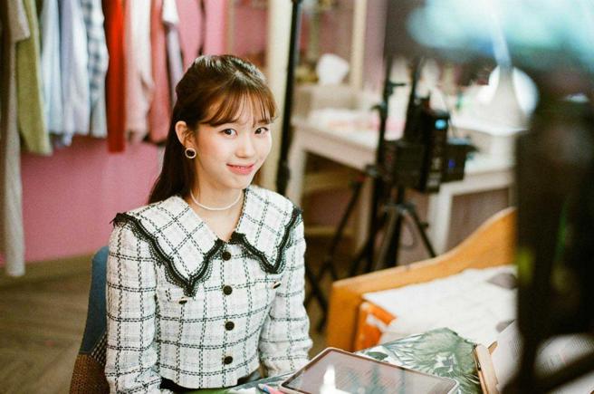 李昭隶仍是大学生，曾在宋慧乔《黑暗荣耀》中客串演出遭到霸凌的学生。（图／翻摄自李昭隶IG）