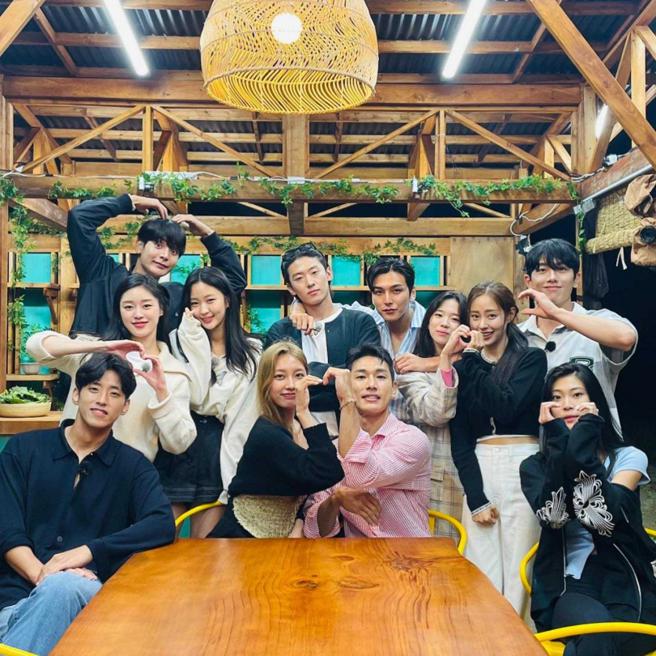 《单身即地狱2》节目播出后，多条感情线引发观眾热烈讨论。（图／翻摄自崔瑞恩IG）