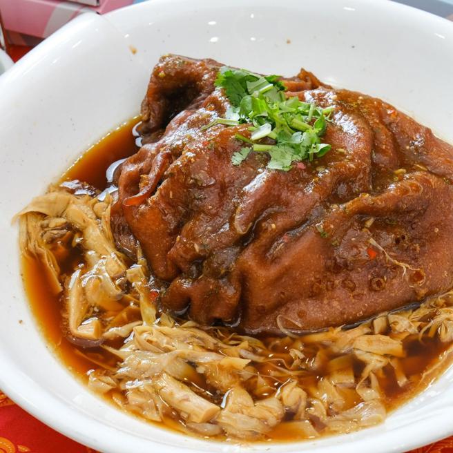 早年因內門的惡地地形條件，同時供應鄉民團練陣頭餐飲需求，進而發展出總舖師外燴產業。（高雄市觀光局）