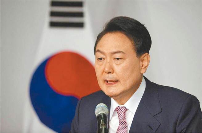 遼寧大學國際經濟政治學院副教授李家成今天在《環球時報》撰文稱，韓外交部門缺乏「中國通」令人擔憂。圖為韓國總統尹錫悅。（圖／路透）