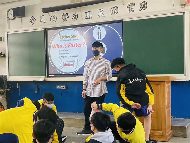 桃园市教育局今天宣布，111学年度起，桃园市立国民中小学及公立幼儿园将实施「代理教师全年聘期」。（桃园市教育局提供）