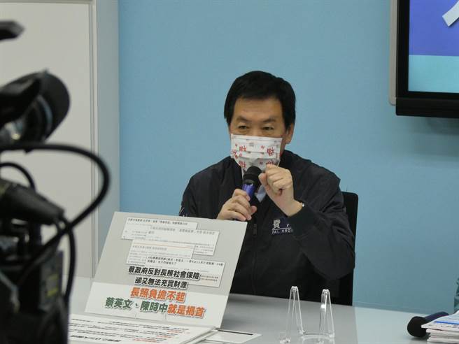 为争取国民党提名参选台北市第七选区立委，台北市议员徐巧芯再杠现任立委费鸿泰称「从来没有攻击过对手」说法，并称自己随时要攻击民进党。费今澄清，他是说要隐身个人、与人为善，尤其对党内同志绝不攻击，28年没攻击过一次。（周志豪摄）