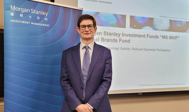 （摩根士丹利国际股票团队资深投资组合分析师Alistair Corden-Lloyd：景气趋缓期间，优质品牌企业股表现将更出色。图／黄惠聆）
