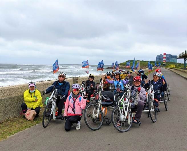 新竹市手摇自行车训练课程16日登场，助身障朋友享受运动乐趣。（新竹市政府提供／王惠慧新竹传真）