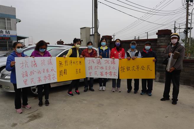竹北東海三街居民因無自來水可用，長期只能喝地下水，造成生活諸多困擾。（邱立雅攝）