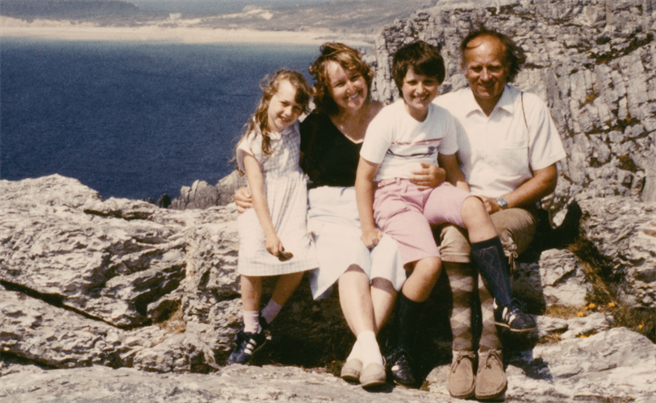 德国纪录片《阿尼玛：爸爸的洋装》(Anima-My father's dresses)，探讨变装和性别平等。  （公视提供）