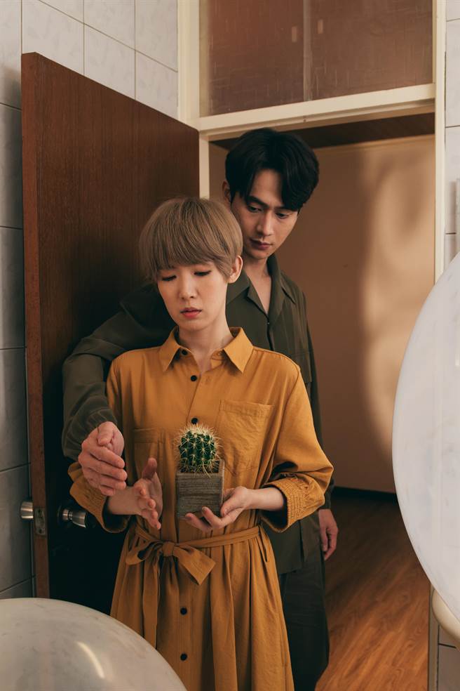 孙可芳关注母婴议题，嘆「社会莫名其妙价值观」对女生不公平。（四把椅子剧团）