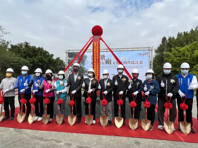 「北港糖厂铁道地景文化空间营造计画」及「糖铁观光绿廊空间营造暨观光导览设施建设计画」获观光局补助2.2亿元，今日举行软硬体联合开工典礼。（周丽兰摄）