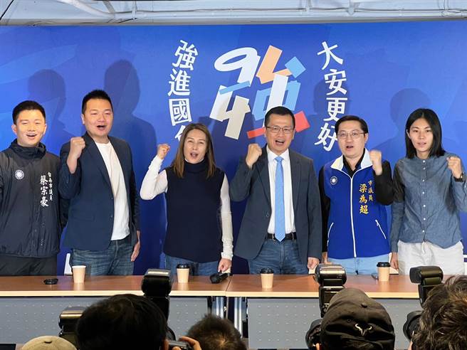 前台北市议员罗智强今上午召开记者会，正式宣布参选台北市大安区立委。（李奇叡摄）