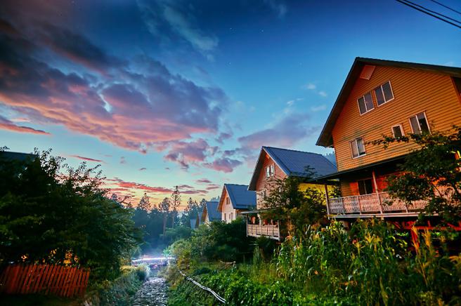 阿里山得恩亚纳，景点彷佛日本合掌村(嘉义县文化观光局提供)