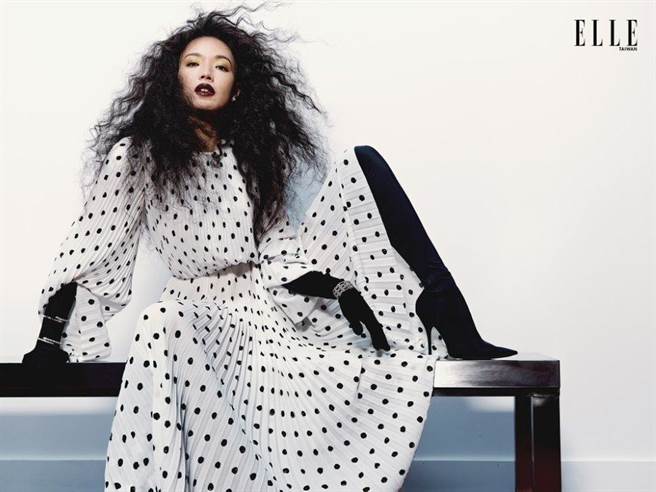 舒淇身为演员，很清楚自己就是导演在电影里的棋子。（ELLE杂志提供）