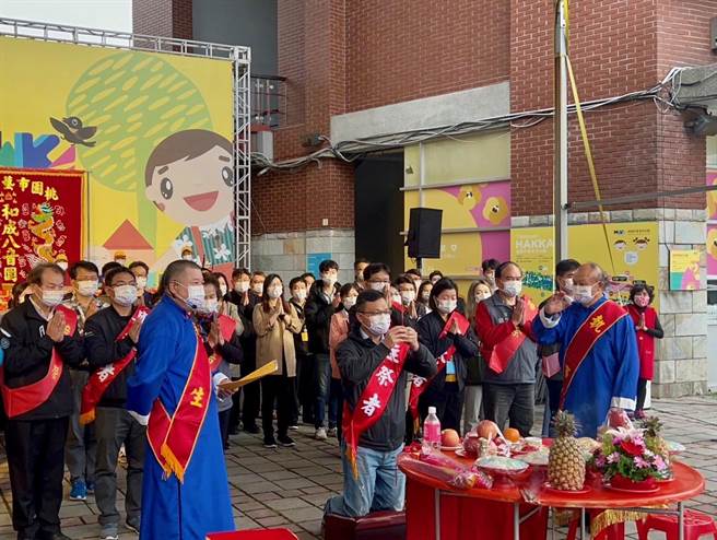今为农历正月20日，为客家族群独有节庆「天穿日」，桃市府客家局今在桃园市客家文化馆举办祭天仪式。（蔡明亘摄）