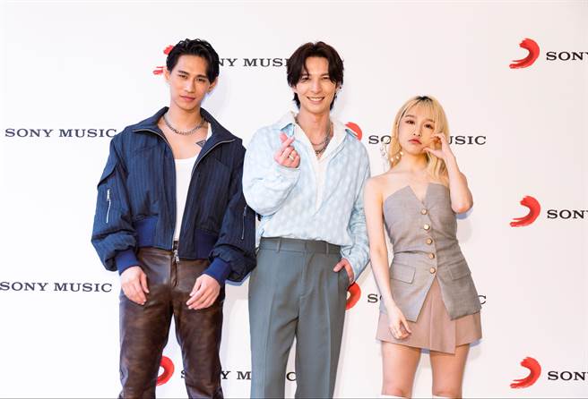 柏霖（左起）、陈势安、张若凡10日举办庆功活动，互动逗趣。（罗永铭摄）