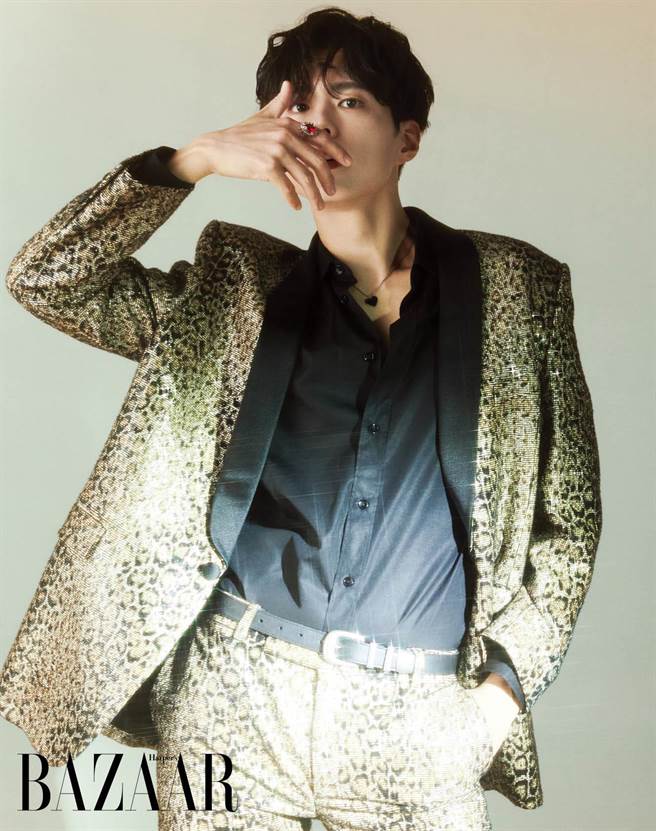 朴宝剑退伍后，以更为成熟、俐落的面貌与观眾见面。（Harper’s BAZAAR提供）