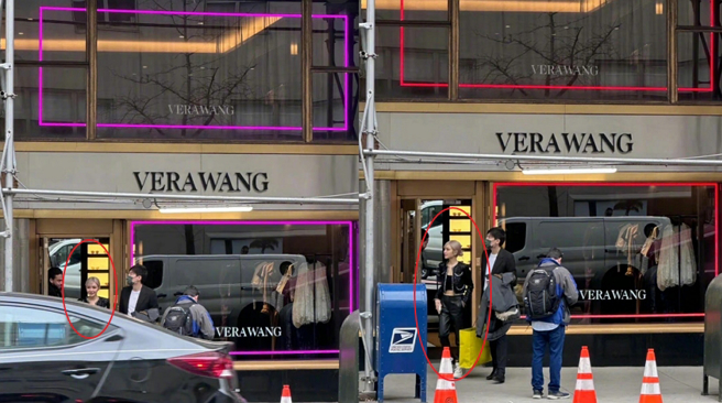 周扬青被直击逛婚纱店。（图／摘自微博）