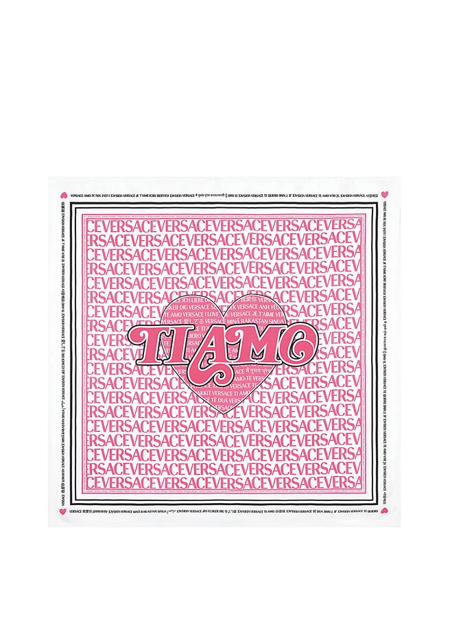 Versace Ti Amo丝质方巾，网路限定，1万7500元。（Versace提供）