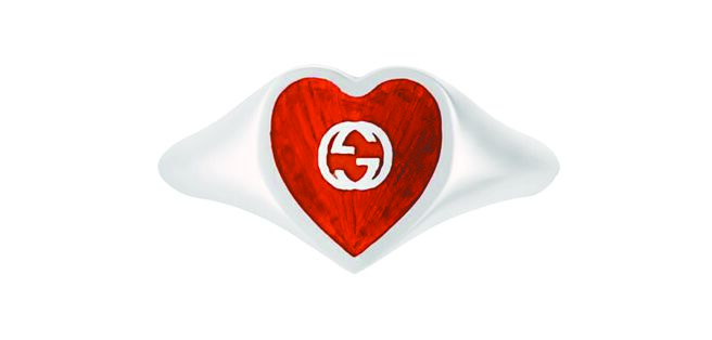 Gucci Interlocking G红色心形戒指，1万1000元。（Gucci提供）