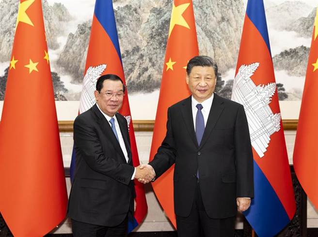 中国大陆专家许利平撰文指出，「钻石六边」将让陆柬友谊更牢固。图为10日习近平在钓鱼台国宾馆会见柬埔寨首相洪森。（大陆外交部）