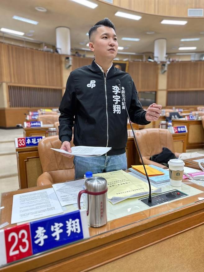 新北市议员李宇翔表示，桃园捷运公司在会勘现场承诺，表示会在2月底尽速解决民眾的困扰。（新北市议员李宇翔提供）