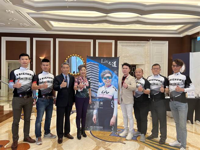 巨大集团董事长杜綉珍受台中市建筑经营协会邀请，在大师讲座中畅谈其品牌创新与企业经营之道。(林欣仪摄)