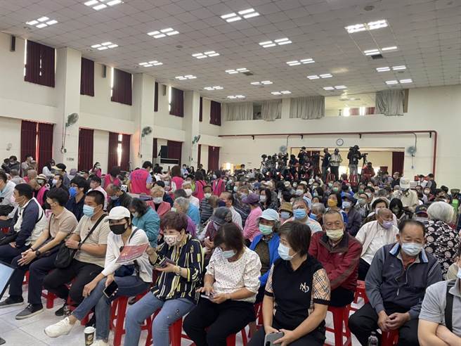 第4次大林蒲迁村说明会。（洪靖宜摄）